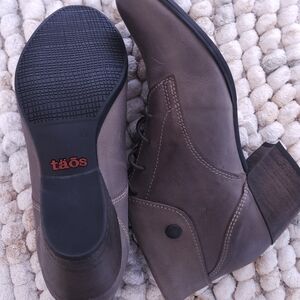 Taos Leather Lace-Up Booties – Size 10